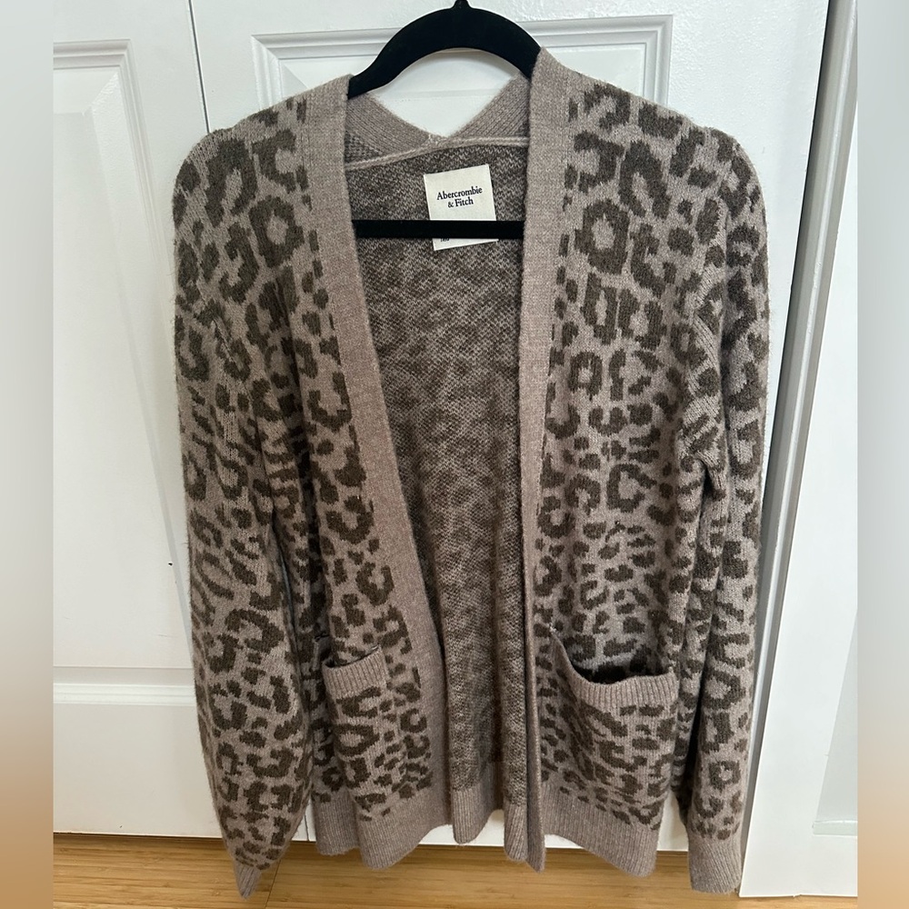 Abercrombie & Fitch leopard cardigan